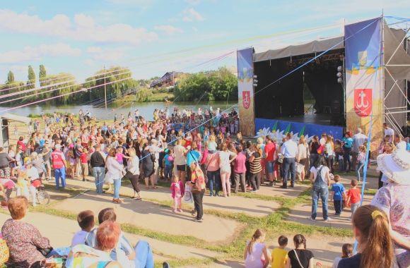 Як на Вишенському озері на Купала гуляли (ФОТОРЕПОРТАЖ), фото №1 на сайті 20minut.ua