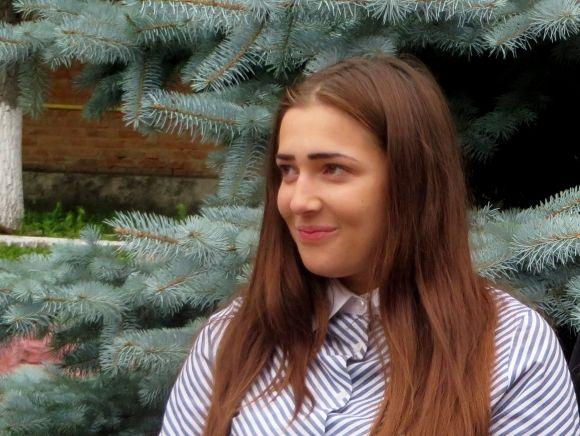 «Догнали і кинули на землю» - хмельничанки розповіли про нічну погоню за грабіжником, фото №1 на сайті vsim.ua