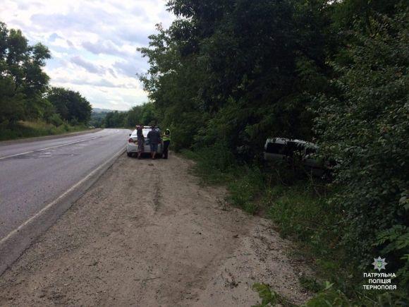 Поблизу Тернополя п'яний водій в'їхав у дерево на сайті 20minut.ua Поблизу Тернополя п'яний водій в'їхав у дерево, фото №2 на сайті 20minut.ua