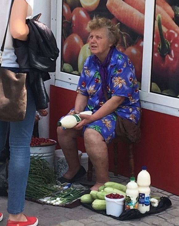 Новини Хмельницького - фото з “Коли ганяють, переходжу на другу сторону”, - стихійні торговці на проспекті Миру “Коли ганяють, переходжу на другу сторону”, - стихійні торговці на проспекті Миру, фото №2 на сайті vsim.ua