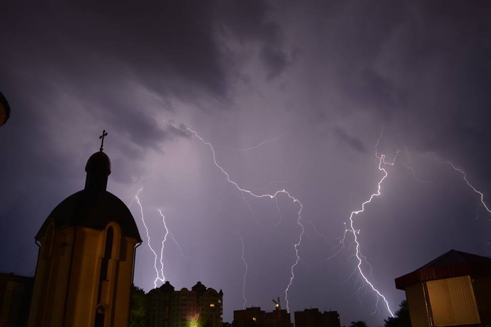 Чудо природи: танго блискавок у Тернополі на сайті 20minut.ua Чудо природи: танго блискавок у Тернополі, фото №9 на сайті 20minut.ua