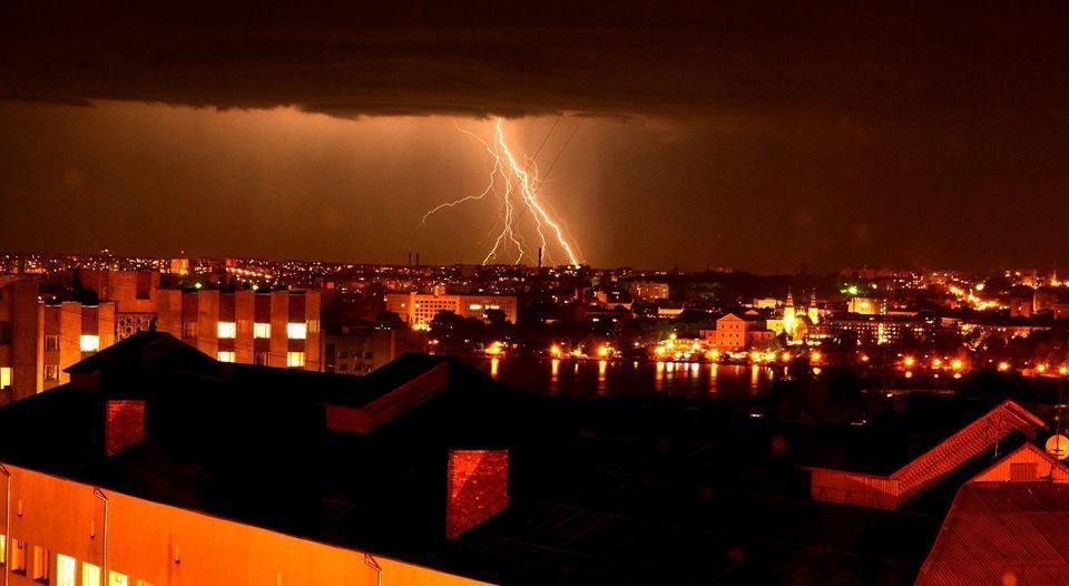 Чудо природи: танго блискавок у Тернополі на сайті 20minut.ua Чудо природи: танго блискавок у Тернополі, фото №10 на сайті 20minut.ua