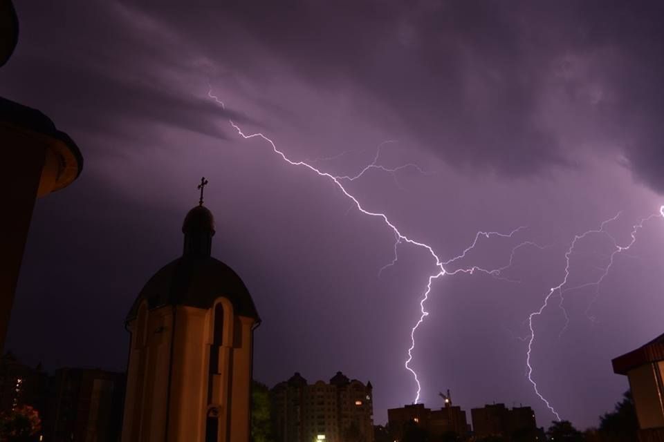 Чудо природи: танго блискавок у Тернополі на сайті 20minut.ua Чудо природи: танго блискавок у Тернополі, фото №2 на сайті 20minut.ua