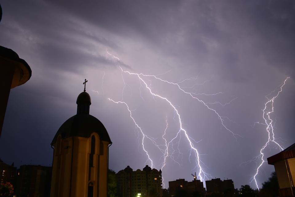Чудо природи: танго блискавок у Тернополі на сайті 20minut.ua Чудо природи: танго блискавок у Тернополі, фото №1 на сайті 20minut.ua