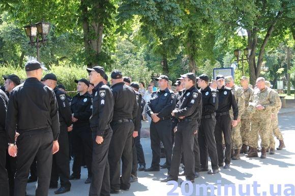 Фото дня: Театралку перекрили через приїзд Президента, фото №3 на сайті 20minut.ua