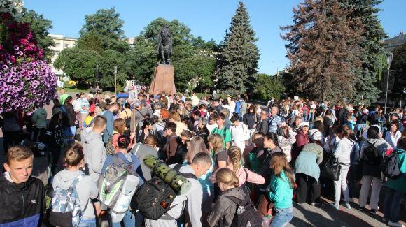 Тисячі прочан вирушили у Зарваницю просити за рідних і за Україну, фото №1 на сайті 20minut.ua