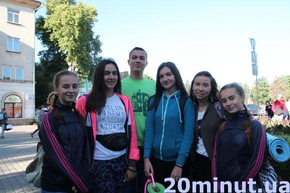 Тисячі прочан вирушили у Зарваницю просити за рідних і за Україну, фото №4 на сайті 20minut.ua