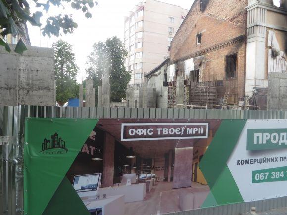 Підпал чи коротке замикання? Причину пожежі колишньої меблевої фабрики шукають у Києві на сайті vsim.ua Підпал чи коротке замикання? Причину пожежі колишньої меблевої фабрики шукають у Києві, фото №3 на сайті vsim.ua