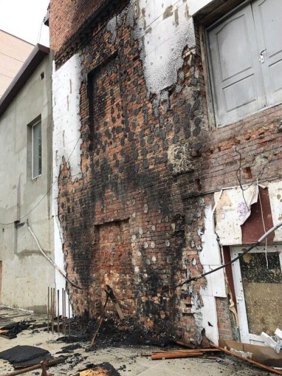 Підпал чи коротке замикання? Причину пожежі колишньої меблевої фабрики шукають у Києві на сайті vsim.ua Підпал чи коротке замикання? Причину пожежі колишньої меблевої фабрики шукають у Києві, фото №2 на сайті vsim.ua