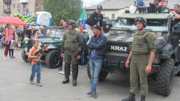 Нацгвардійці в Козятині прорекламували військову службу на сайті 20minut.ua Нацгвардійці в Козятині прорекламували військову службу, фото №29 на сайті 20minut.ua