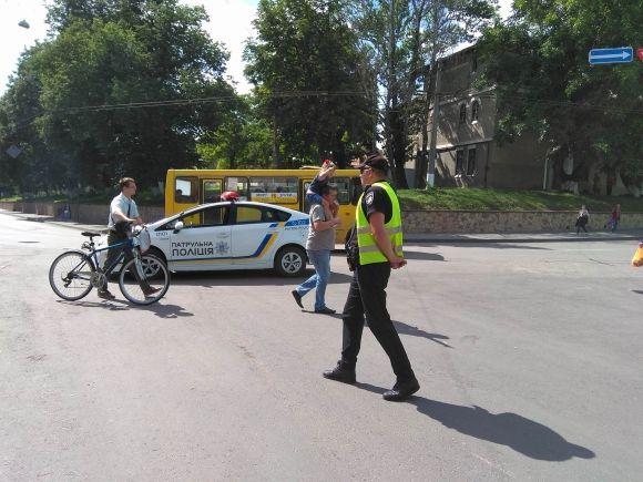 Біля дитячої поліклініки виявили підозрілий рюкзак, фото №2 на сайті 20minut.ua