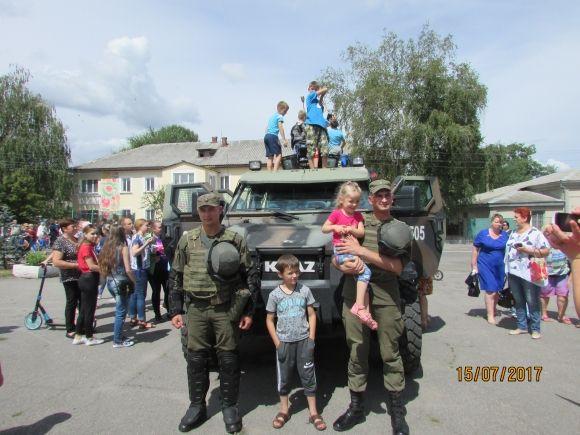 Нацгвардійці в Козятині прорекламували військову службу на сайті 20minut.ua Нацгвардійці в Козятині прорекламували військову службу, фото №20 на сайті 20minut.ua