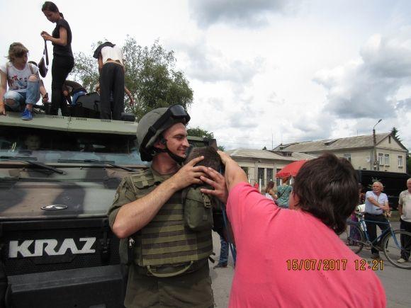 Центральна площа сьогодні виглядає по-військовому, фото №6 на сайті 20minut.ua