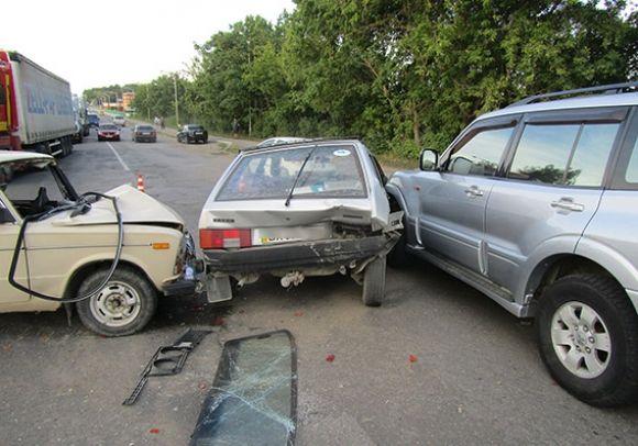 Під Кам’янцем сталась ДТП за участі трьох автівок. Є потерпілі на сайті 20minut.ua Під Кам’янцем сталась ДТП за участі трьох автівок. Є потерпілі, фото №1 на сайті 20minut.ua