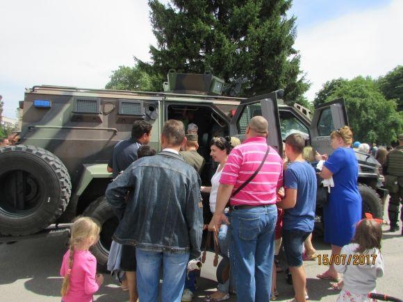 Нацгвардійці в Козятині прорекламували військову службу на сайті 20minut.ua Нацгвардійці в Козятині прорекламували військову службу, фото №6 на сайті 20minut.ua