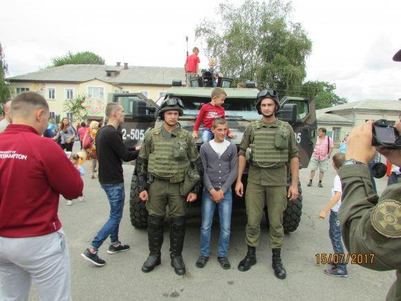 Нацгвардійці в Козятині прорекламували військову службу на сайті 20minut.ua Нацгвардійці в Козятині прорекламували військову службу, фото №26 на сайті 20minut.ua