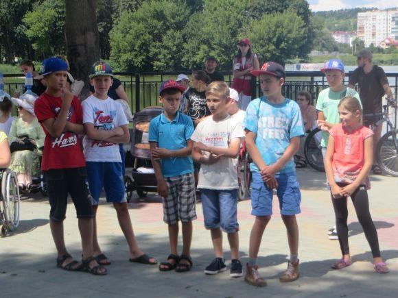 На набережній у Хмельницькому змагались велосипедисти, бігуни і візочники, фото №4 на сайті vsim.ua