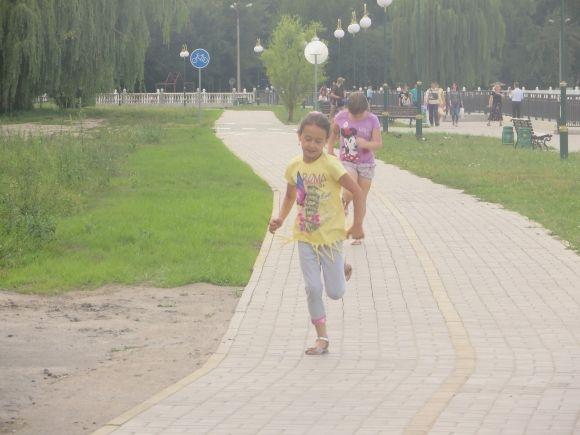 На набережній у Хмельницькому змагались велосипедисти, бігуни і візочники, фото №15 на сайті vsim.ua