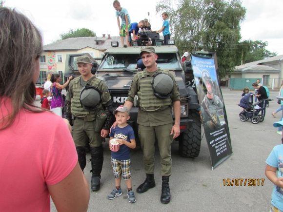 Нацгвардійці в Козятині прорекламували військову службу на сайті 20minut.ua Нацгвардійці в Козятині прорекламували військову службу, фото №23 на сайті 20minut.ua