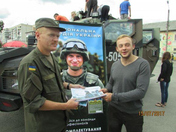 Нацгвардійці в Козятині прорекламували військову службу на сайті 20minut.ua Нацгвардійці в Козятині прорекламували військову службу, фото №12 на сайті 20minut.ua