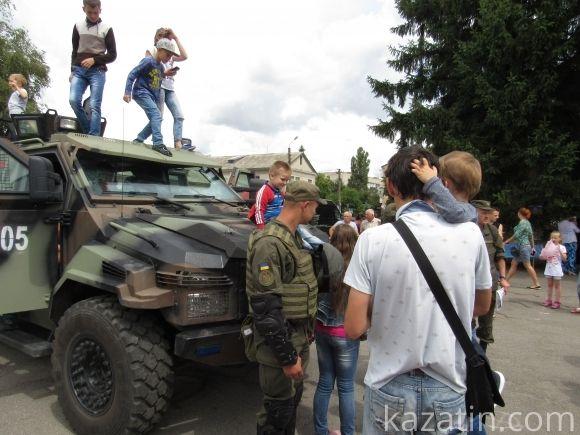 Центральна площа сьогодні виглядає по-військовому, фото №2 на сайті 20minut.ua