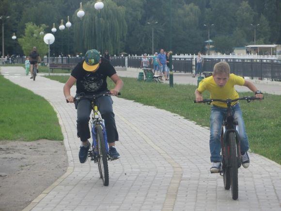 На набережній у Хмельницькому змагались велосипедисти, бігуни і візочники, фото №9 на сайті vsim.ua