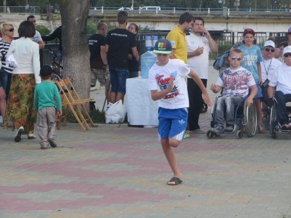 На набережній у Хмельницькому змагались велосипедисти, бігуни і візочники, фото №6 на сайті vsim.ua