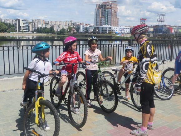 На набережній у Хмельницькому змагались велосипедисти, бігуни і візочники, фото №2 на сайті vsim.ua