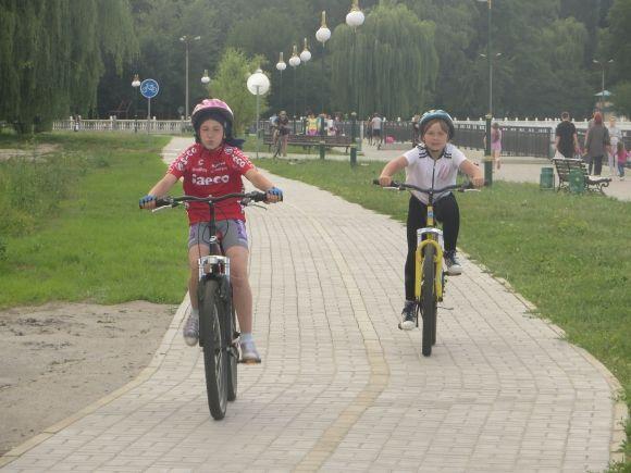 На набережній у Хмельницькому змагались велосипедисти, бігуни і візочники, фото №13 на сайті vsim.ua