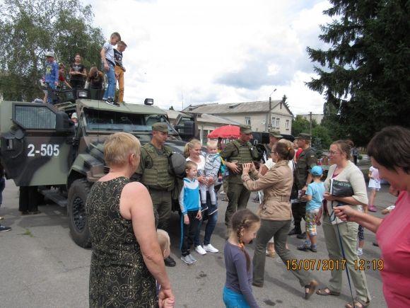 Центральна площа сьогодні виглядає по-військовому, фото №3 на сайті 20minut.ua