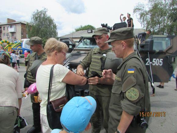 Нацгвардійці в Козятині прорекламували військову службу на сайті 20minut.ua Нацгвардійці в Козятині прорекламували військову службу, фото №25 на сайті 20minut.ua