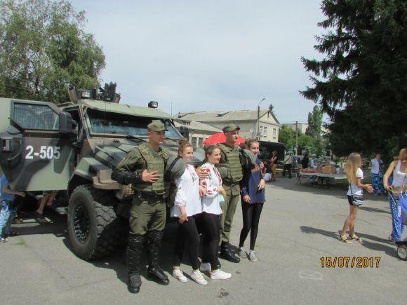 Нацгвардійці в Козятині прорекламували військову службу на сайті 20minut.ua Нацгвардійці в Козятині прорекламували військову службу, фото №17 на сайті 20minut.ua