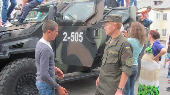 Нацгвардійці в Козятині прорекламували військову службу на сайті 20minut.ua Нацгвардійці в Козятині прорекламували військову службу, фото №15 на сайті 20minut.ua