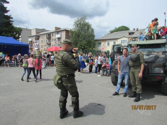 Нацгвардійці в Козятині прорекламували військову службу на сайті 20minut.ua Нацгвардійці в Козятині прорекламували військову службу, фото №21 на сайті 20minut.ua