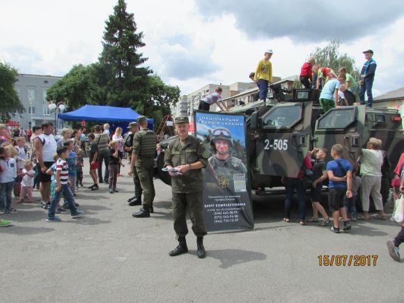 Нацгвардійці в Козятині прорекламували військову службу на сайті 20minut.ua Нацгвардійці в Козятині прорекламували військову службу, фото №11 на сайті 20minut.ua