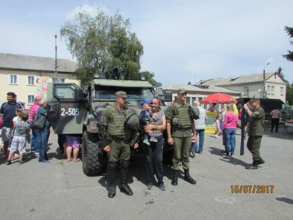 Нацгвардійці в Козятині прорекламували військову службу на сайті 20minut.ua Нацгвардійці в Козятині прорекламували військову службу, фото №19 на сайті 20minut.ua