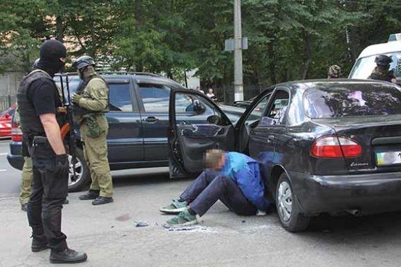 У Вінниці поліція затримала злочинну групу "гастролерів", яка вчинила збройний напад на ювеліірний магазин на сайті 20minut.ua У Вінниці поліція затримала злочинну групу "гастролерів", яка вчинила збройний напад на ювеліірний магазин, фото №1 на сайті 20minut.ua