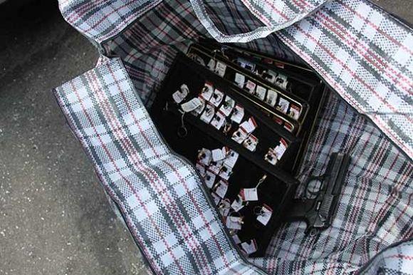 У Вінниці поліція затримала злочинну групу "гастролерів", яка вчинила збройний напад на ювеліірний магазин на сайті 20minut.ua У Вінниці поліція затримала злочинну групу "гастролерів", яка вчинила збройний напад на ювеліірний магазин, фото №10 на сайті 20minut.ua