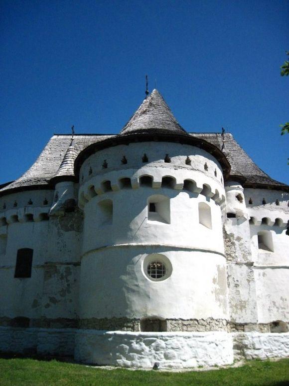 "Незнана Хмельниччина". Стародавні церкви і руїни Сутковецької фортеці на сайті vsim.ua "Незнана Хмельниччина". Стародавні церкви і руїни Сутковецької фортеці, фото №3 на сайті vsim.ua