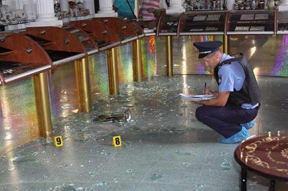 У Вінниці поліція затримала злочинну групу "гастролерів", яка вчинила збройний напад на ювеліірний магазин на сайті 20minut.ua У Вінниці поліція затримала злочинну групу "гастролерів", яка вчинила збройний напад на ювеліірний магазин, фото №6 на сайті 20minut.ua