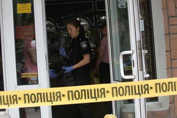 У Вінниці поліція затримала злочинну групу "гастролерів", яка вчинила збройний напад на ювеліірний магазин на сайті 20minut.ua У Вінниці поліція затримала злочинну групу "гастролерів", яка вчинила збройний напад на ювеліірний магазин, фото №5 на сайті 20minut.ua