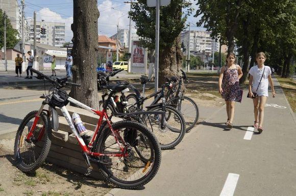 На Пирогова велоактивісти не дозволили будувати магазин на велодоріжці, фото №4 на сайті 20minut.ua