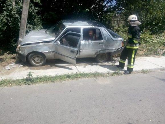 ДТП у Ладижині: «Таврія» зіткнулася з бусом, а потім із стовпом. Є постраждалі на сайті 20minut.ua ДТП у Ладижині: «Таврія» зіткнулася з бусом, а потім із стовпом. Є постраждалі, фото №2 на сайті 20minut.ua
