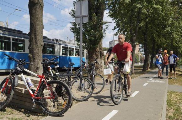На Пирогова велоактивісти не дозволили будувати магазин на велодоріжці, фото №3 на сайті 20minut.ua