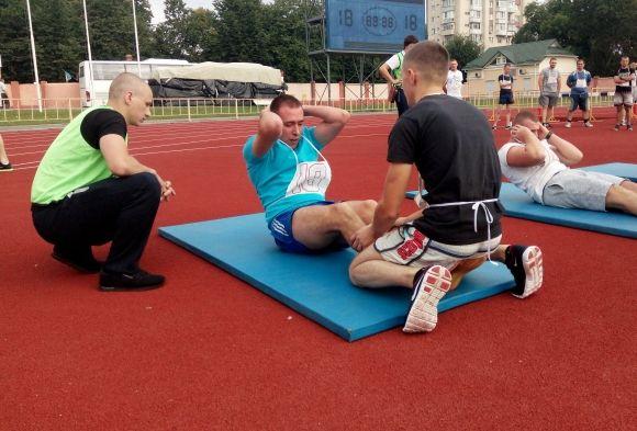«Ви прийшли на тест, а не в магазин за покупками». Як кандидати в патрульні бігали і віджималися на сайті vsim.ua «Ви прийшли на тест, а не в магазин за покупками». Як кандидати в патрульні бігали і віджималися, фото №11 на сайті vsim.ua
