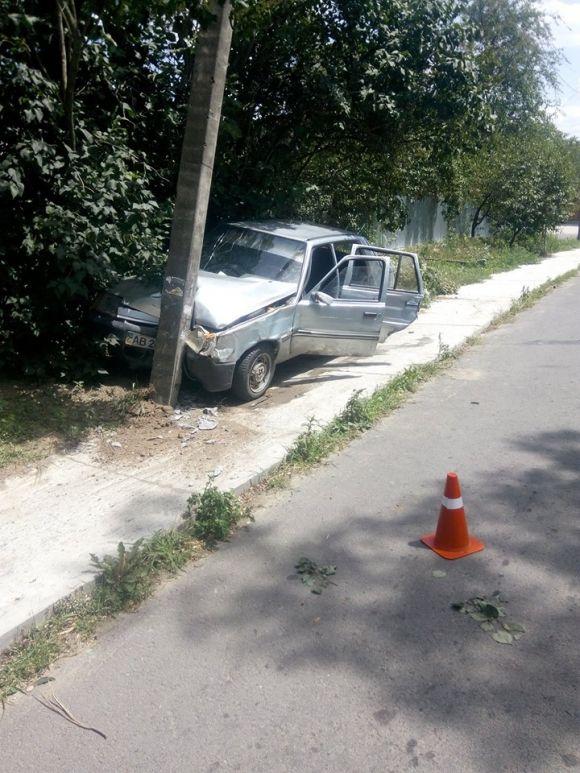 ДТП у Ладижині: «Таврія» зіткнулася з бусом, а потім із стовпом. Є постраждалі на сайті 20minut.ua ДТП у Ладижині: «Таврія» зіткнулася з бусом, а потім із стовпом. Є постраждалі, фото №1 на сайті 20minut.ua