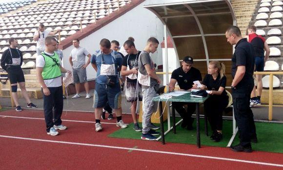 «Ви прийшли на тест, а не в магазин за покупками». Як кандидати в патрульні бігали і віджималися на сайті vsim.ua «Ви прийшли на тест, а не в магазин за покупками». Як кандидати в патрульні бігали і віджималися, фото №1 на сайті vsim.ua