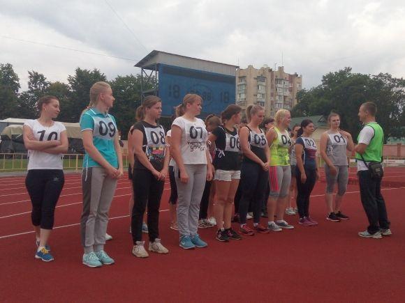 «Ви прийшли на тест, а не в магазин за покупками». Як кандидати в патрульні бігали і віджималися на сайті vsim.ua «Ви прийшли на тест, а не в магазин за покупками». Як кандидати в патрульні бігали і віджималися, фото №5 на сайті vsim.ua