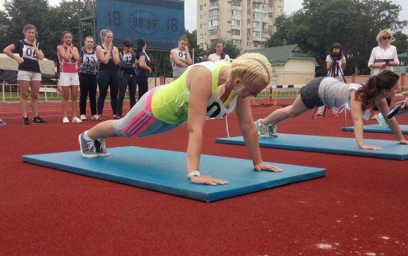 «Ви прийшли на тест, а не в магазин за покупками». Як кандидати в патрульні бігали і віджималися на сайті vsim.ua «Ви прийшли на тест, а не в магазин за покупками». Як кандидати в патрульні бігали і віджималися, фото №10 на сайті vsim.ua