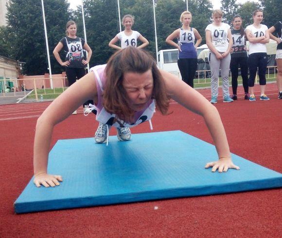 «Ви прийшли на тест, а не в магазин за покупками». Як кандидати в патрульні бігали і віджималися на сайті vsim.ua «Ви прийшли на тест, а не в магазин за покупками». Як кандидати в патрульні бігали і віджималися, фото №6 на сайті vsim.ua